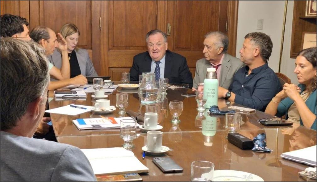 En este momento estás viendo Senadores oficialistas recibieron a autoridades de deportes para evaluar el desarrollo de programas territoriales