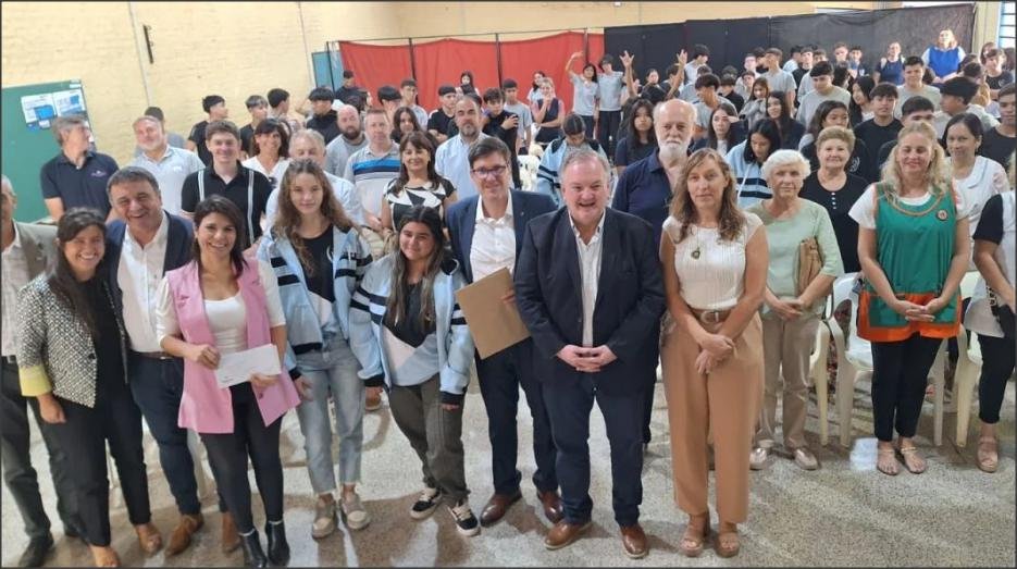 En este momento estás viendo El Ministro Goity y el Senador Michlig inauguraron un aula en Hersilia, firmaron convenios y entregaron aportes a instituciones