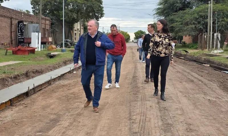 En este momento estás viendo El senador Michlig entregó aportes del Plan Brigadier en Ambrosetti y recorrió obras en ejecución
