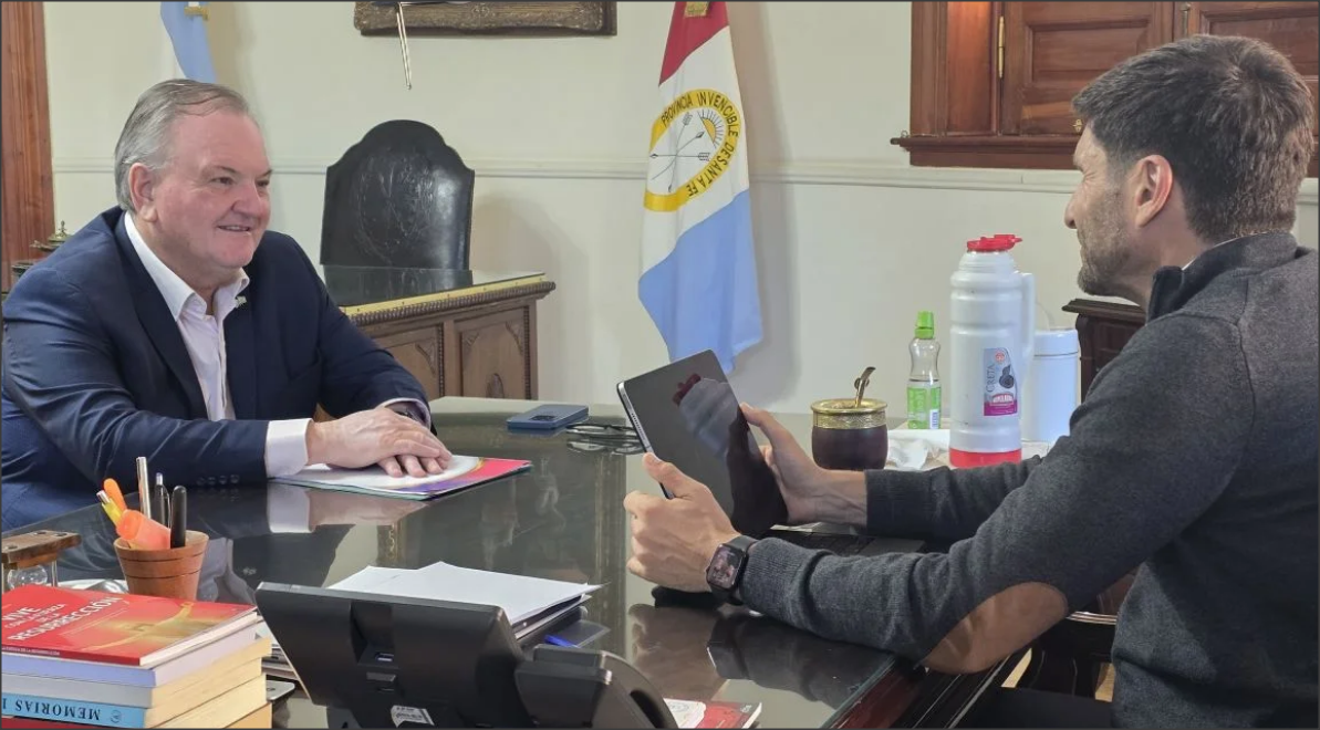 En este momento estás viendo El Senador Felipe Michlig mantuvo una extensa reunión con el Gobernador Maximiliano Pullaro