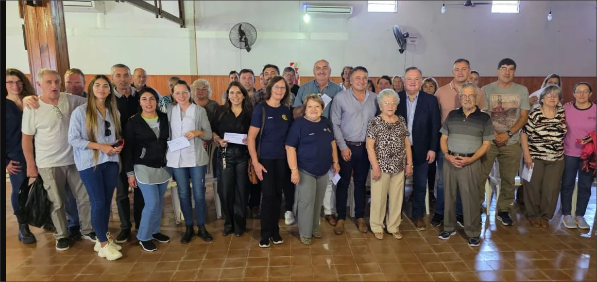 El senador Michlig y el diputado González entregaron aportes PFI a numerosas instituciones de San Cristóbal