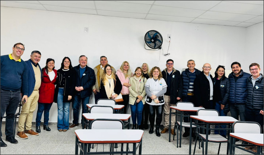 En este momento estás viendo El Senador Michlig, y el Ministro Goity inauguraron aulas en 2 escuelas ceresinas