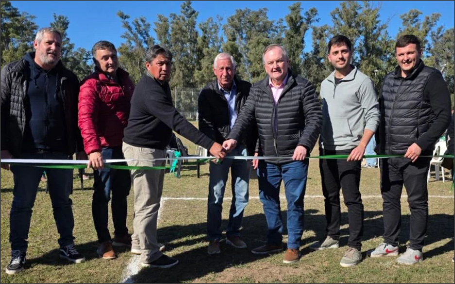 En este momento estás viendo En Barrio San Miguel de Suardi se inauguró el cerramiento perimetral de la cancha de fútbol de la Escuela de Deportes