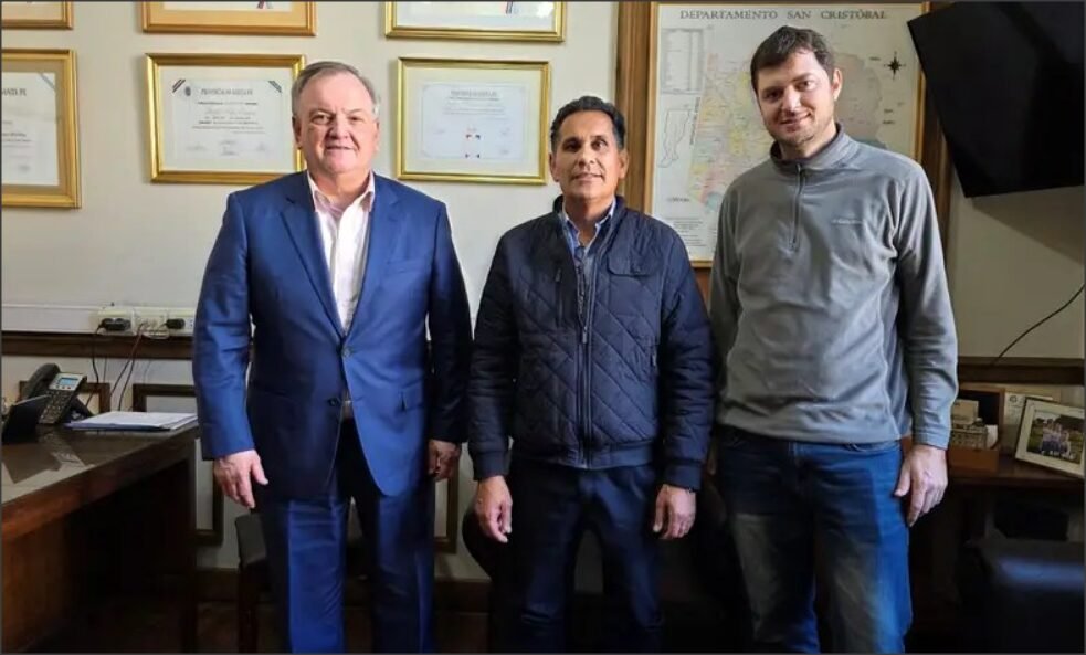 En este momento estás viendo El senador Felipe Michlig recibió al Pte. Comunal Marcelo Lind por gestiones y obras para Moisés Ville