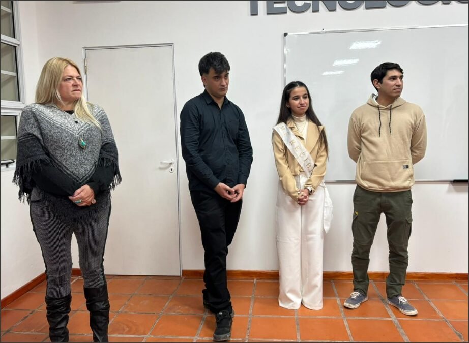 En este momento estás viendo Histórico: Se recibieron los primeros 3 técnicos en programación de UTN en Ceres