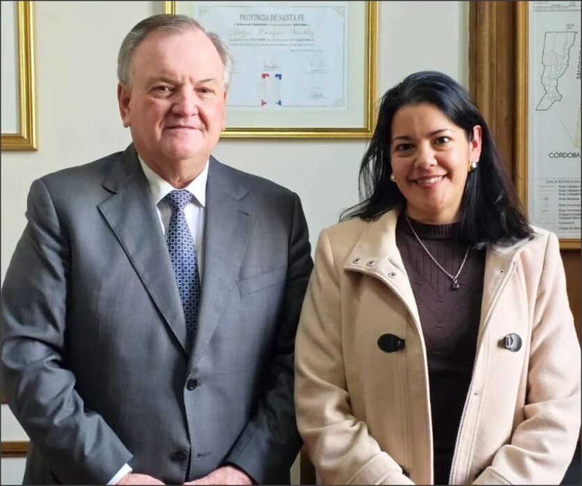 En este momento estás viendo El senador Michlig recibió a la intendenta de San Guillermo Romina López para avanzar con obras para la localidad