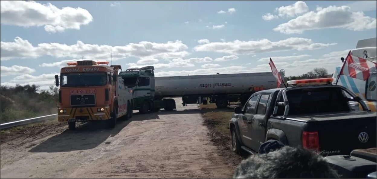 En este momento estás viendo ¿ Por que el vuelco de un camión cortó una ruta nacional por màs de 60 horas?