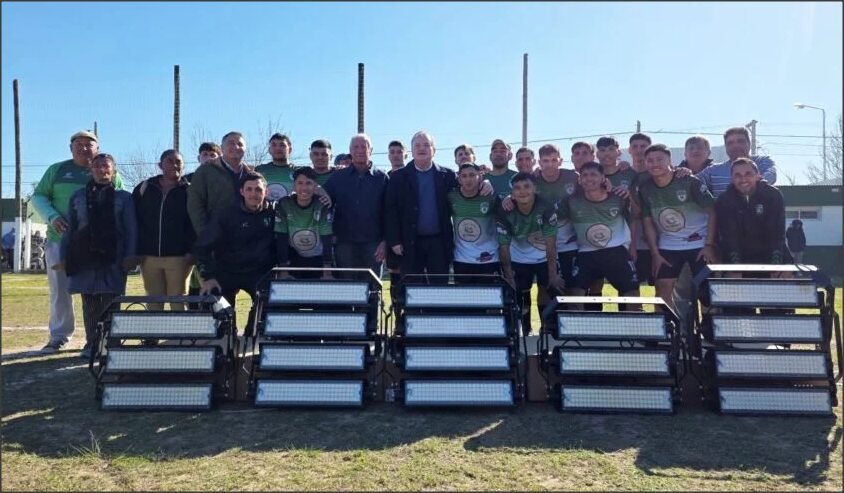 En este momento estás viendo Entrega de nuevas luminarias led para la Escuela de Deportes del Barrio San Miguel
