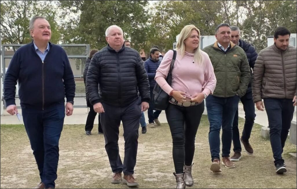 En este momento estás viendo Alurralde y Michlig anunciaron la construcción de un natatorio semiolímpico a cielo abierto en el CEF N° 40 de Ceres