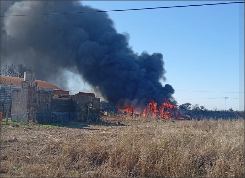 En este momento estás viendo Selva: Importante incendio de un taller mecánico