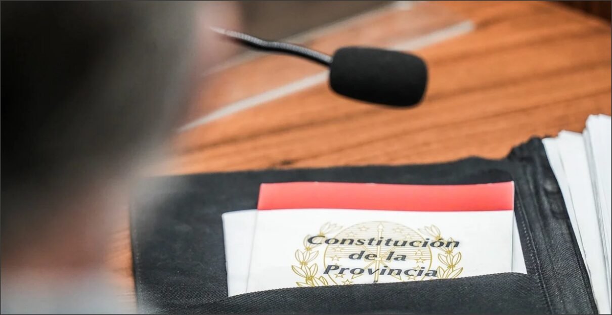 En este momento estás viendo Articulo por articulo, acá tenes la nueva Constitución de Santa Fe