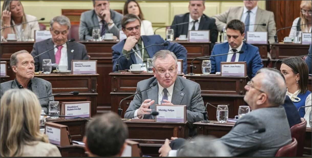 En este momento estás viendo Con 52 votos a favor y 17 en contra, la Convención aprobó el nuevo texto de la Constitución de Santa Fe