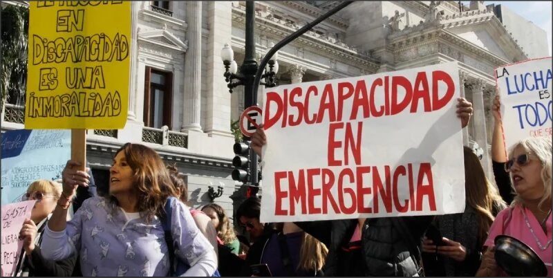 En este momento estás viendo El Gobierno promulgó la Ley de Emergencia en Discapacidad, pero postergó su aplicación