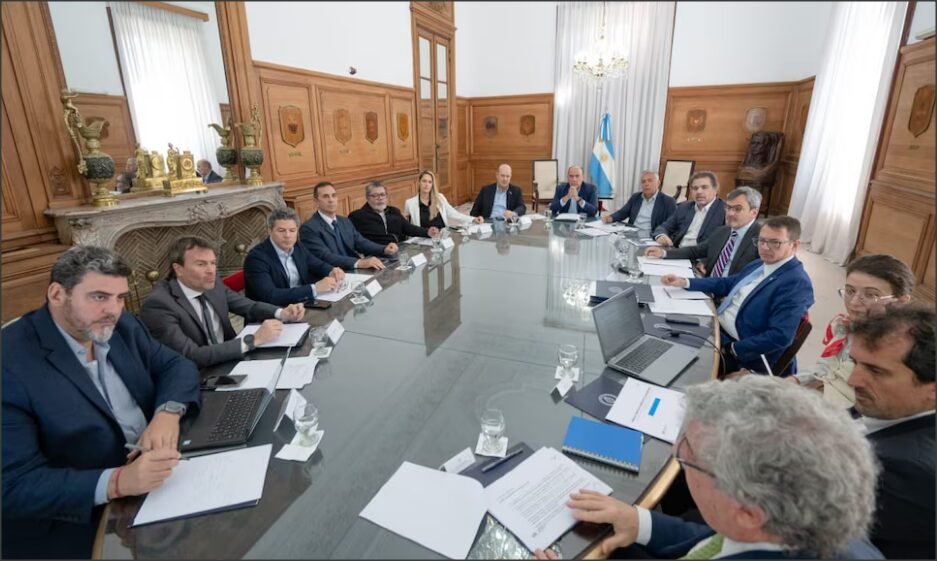 En este momento estás viendo El Gobierno reunió al Consejo de Mayo en Casa Rosada y activó la discusión de la reforma tributaria