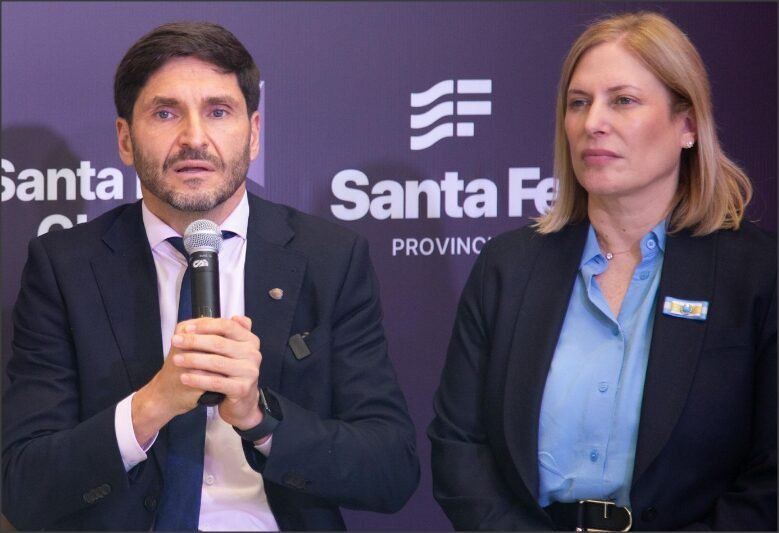 En este momento estás viendo Pullaro tras las intensas lluvias: “La obra pública salvó de la inundación a la provincia de Santa Fe”