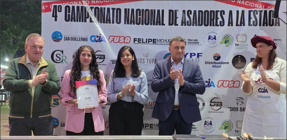 En este momento estás viendo El senador Felipe Michlig participó del 4° Campeonato de Asadores a la Estaca en San Guillermo
