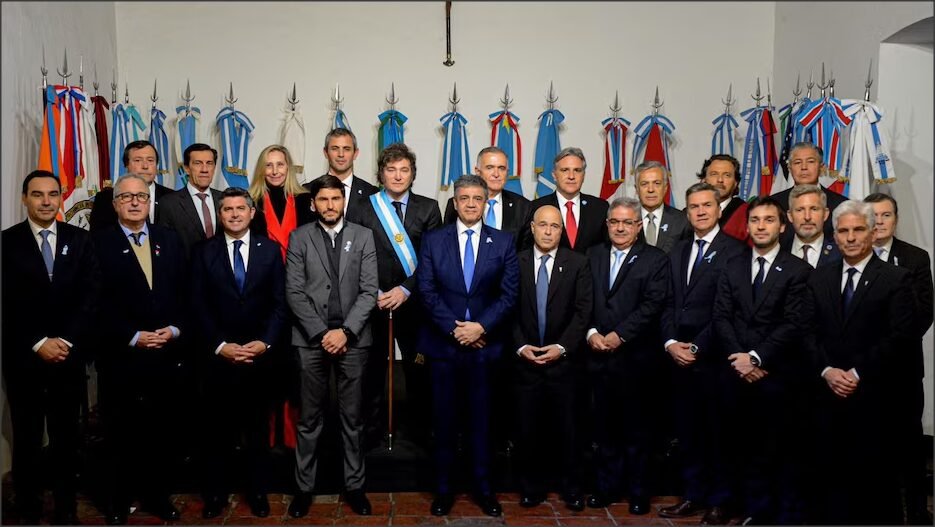 En este momento estás viendo Varios gobernadores críticos irán a la reunión con Milei y se mostrarán dispuestos a discutir las reformas