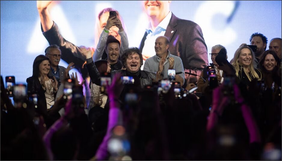 En este momento estás viendo Categórico triunfo de La Libertad Avanza: gana en la provincia de Buenos Aires y obtiene más del 40% de los votos en todo el país