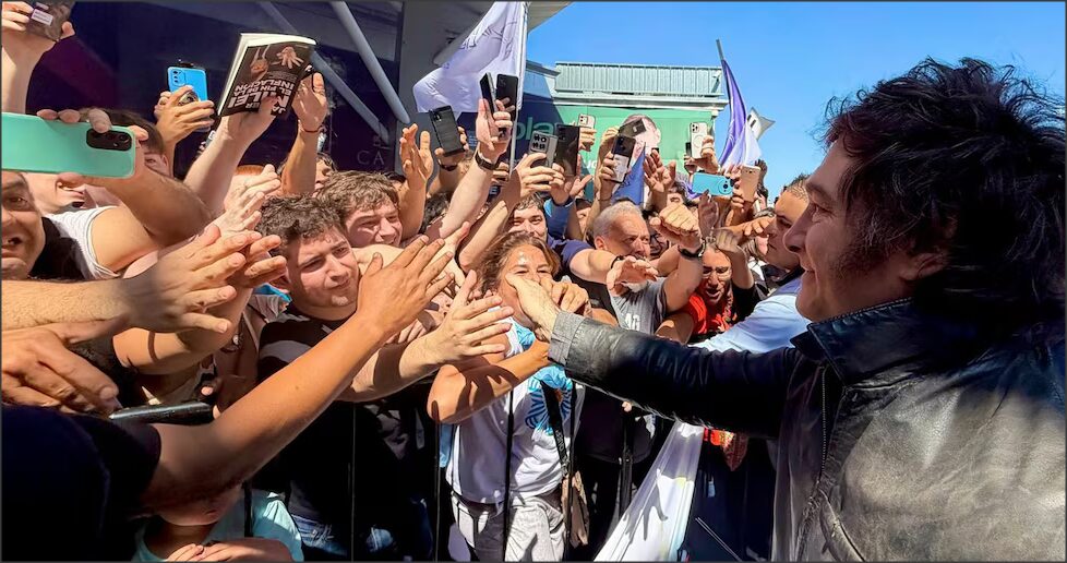 En este momento estás viendo Javier Milei tuvo que suspender un acto de campaña en Santa Fe por incidentes: hay al menos tres detenidos