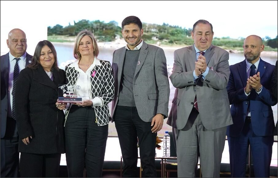 En este momento estás viendo Pullaro: “Tenemos un sector privado muy fuerte y estamos convencidos de que si el Estado acompaña, Santa Fe no tiene techo”