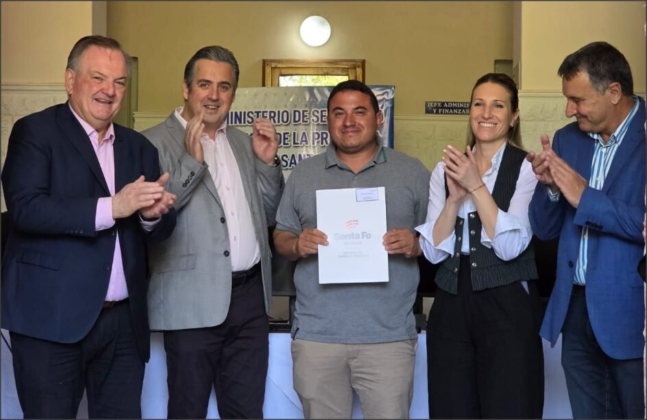 En este momento estás viendo Michlig y Cococcioni entregaron equipamientos en la URXIII, aportes gubernamentales y habitaron el sistema 911 para San Cristóbal y región