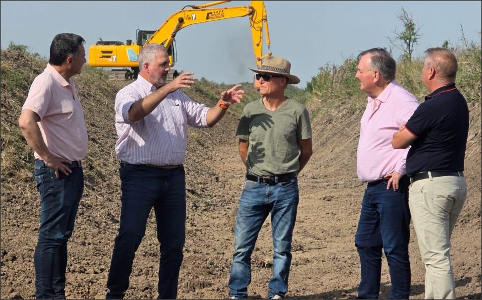 En este momento estás viendo Supervisión de las obras hídricas de Canal Bolatti en beneficio de los distritos de Ambrosetti, La Rubia y Arrufó