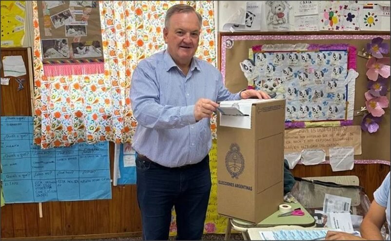 En este momento estás viendo Felipe Michlig votó en Ambrosetti e instó «a concurrir a las urnas para definir el destino del país que queremos los santafesinos”
