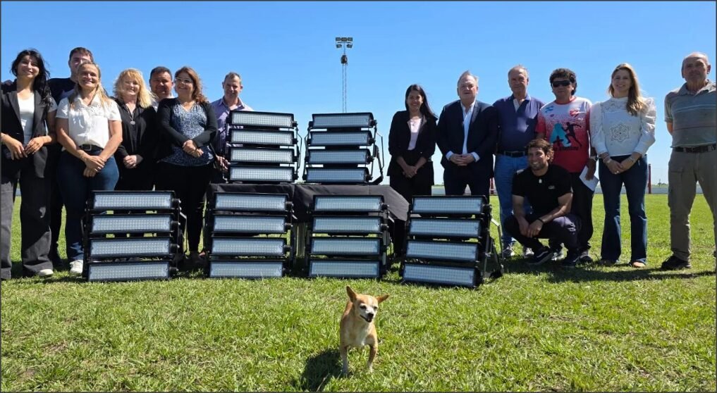 En este momento estás viendo San Guillermo: El senador Michlig y la intendenta López entregaron aportes gubernamentales a entidades de bien común