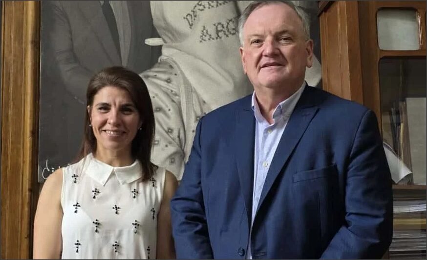 En este momento estás viendo El Senador Michlig recibió a la Pte. Comunal de Hersilia, Silvana Romero, para abordar temas de gestión