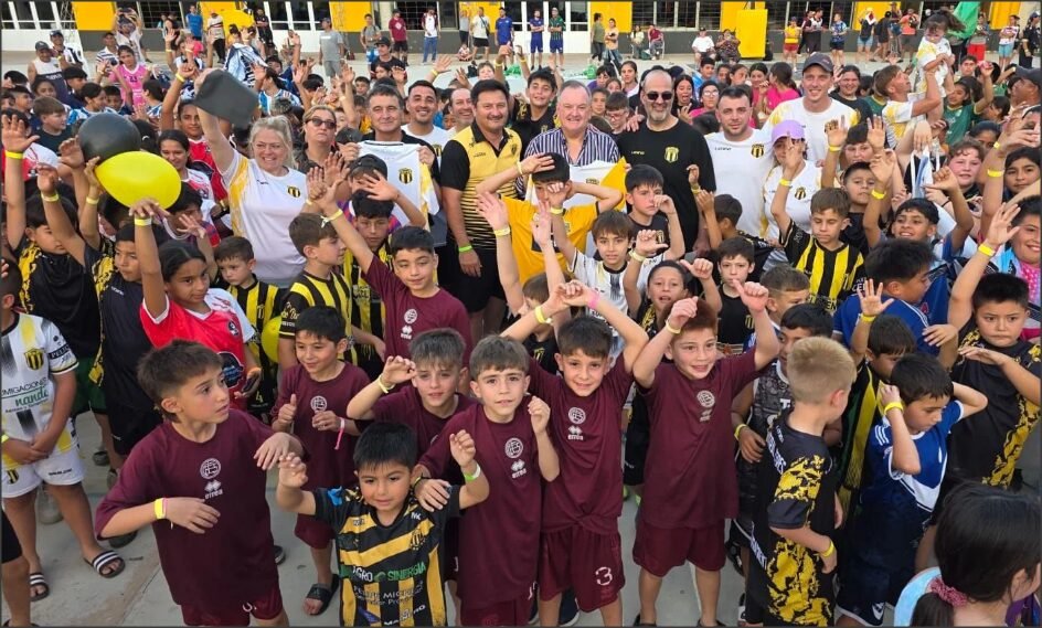 En este momento estás viendo El senador Michlig acompañó el acto inaugural del XVI Torneo “Ardillitas” en el Club Central Argentino Olímpico de Ceres