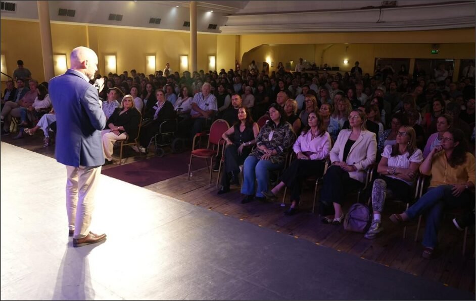 En este momento estás viendo Puccini: “Estamos consolidando una agenda de turismo en la provincia de Santa Fe”