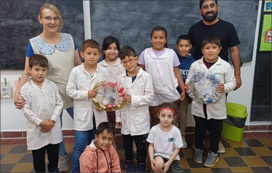 En este momento estás viendo AMSAFE va a la escuela: Sebastian Vazquez recorrió escuelas del departamento