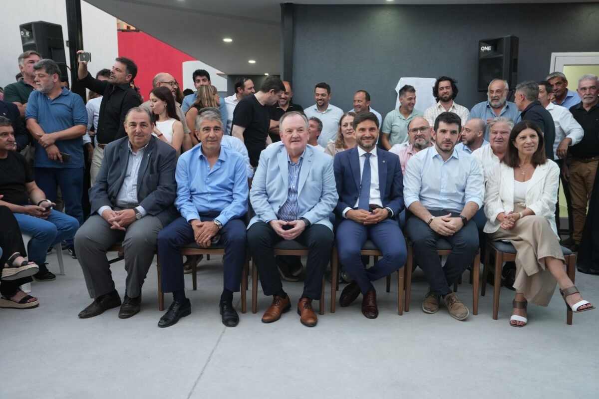 En este momento estás viendo En un multitudinario acto, Felipe Michlig asumió un nuevo mandato como presidente de la UCR provincial