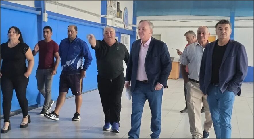 En este momento estás viendo Michlig y González entregaron un aporte al “Colonia Rosa Bochas Club” tras participar en una competencia internacional