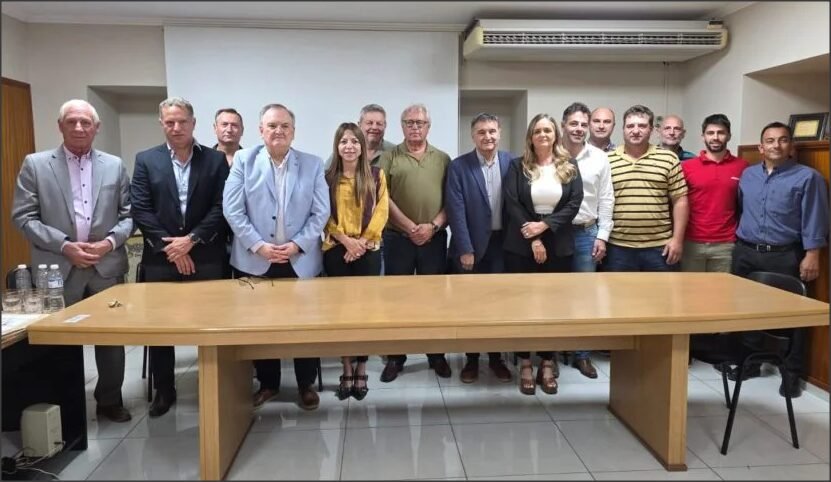 En este momento estás viendo Acto de apertura de sobres para la obra de construcción de Línea Aérea de MT de 33 KV en zona industrial Suardi
