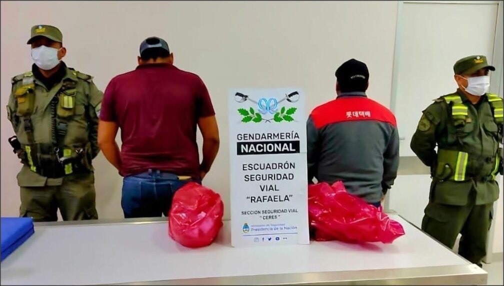 En este momento estás viendo Gendarmería secuestró 180 cápsulas de cocaína a dos pasajeros bolivianos durante un control en Ceres