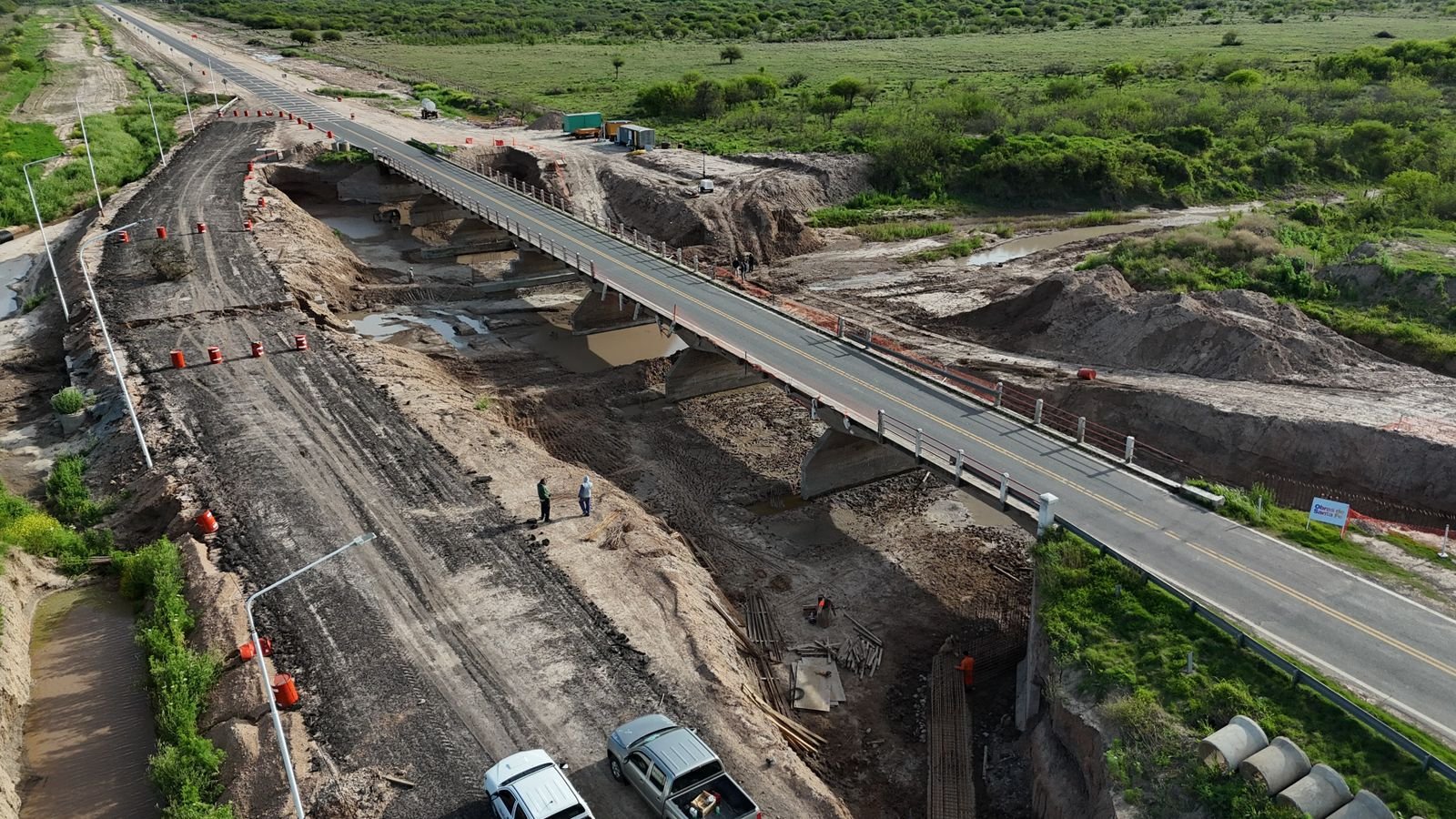 En este momento estás viendo Provincia completó el pilotaje para ensanchar los tres puentes de la Ruta 4
