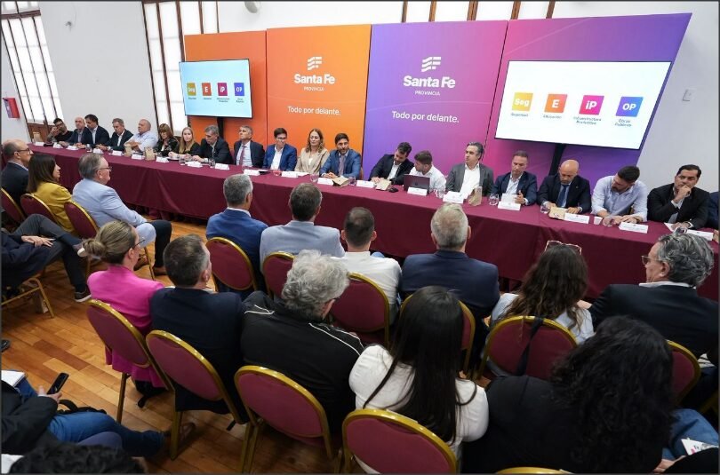 En este momento estás viendo Pullaro: “Vamos por ciudadanía digital, por un Estado moderno en Santa Fe”