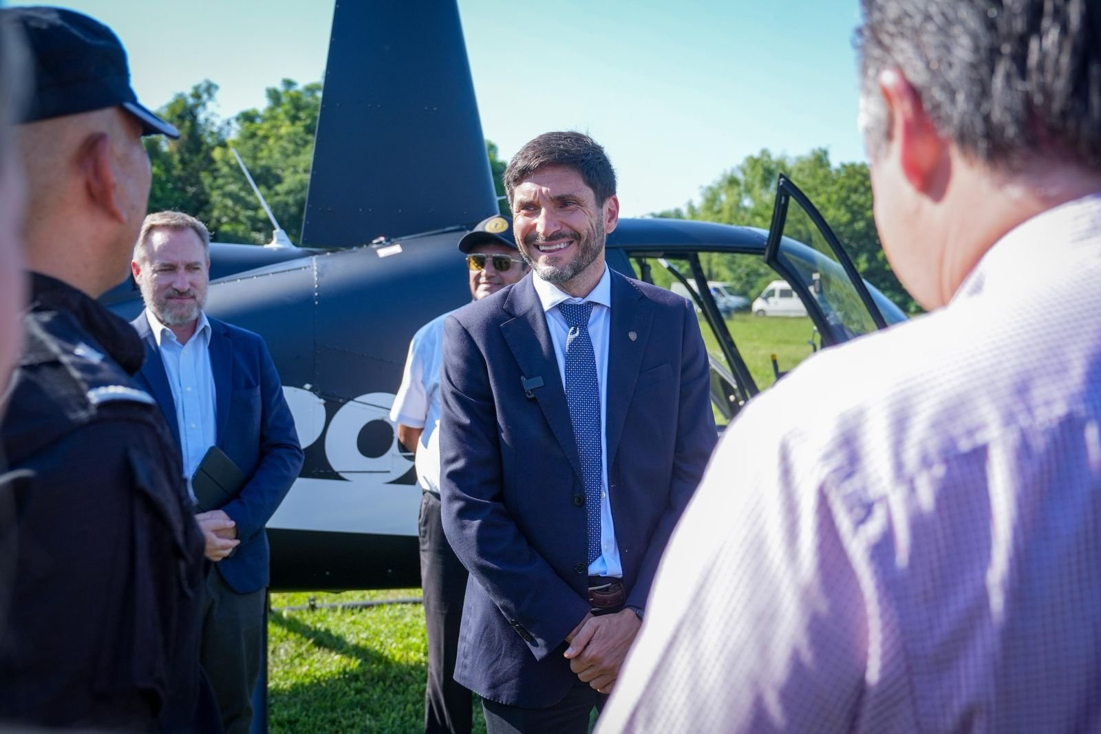 En este momento estás viendo Seguridad: Provincia entregó a la Policía un helicóptero nuevo y más camionetas 0km adaptadas para el patrullaje
