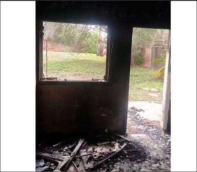 En este momento estás viendo Preocupación en la comunidad judía por el incendio de la histórica sinagoga de San Cristóbal