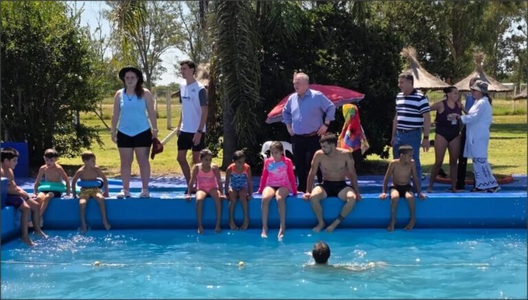 El senador Felipe Michlig visitó la Escuela de Verano de San Cristóbal y obras en la Escuela N° 408