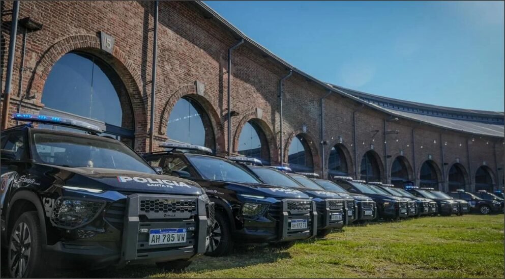 En este momento estás viendo Con una inversión superior a los $ 600 millones se incorporan 13 unidades policiales 0 km al Dpto. San Cristóbal