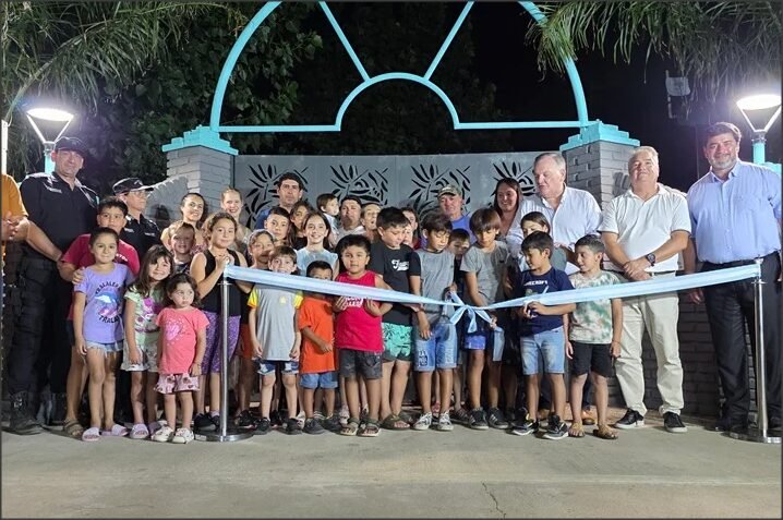 En este momento estás viendo Se inauguró en Ambrosetti la obra de puesta en valor del natatorio comunal “Claudio Guillermo Sosa”