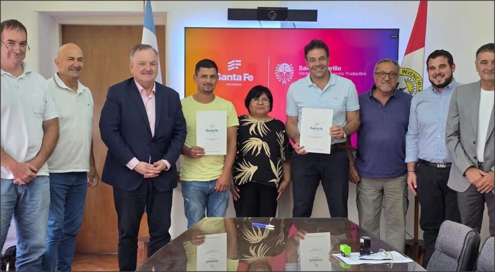 En este momento estás viendo Suardi y Monigotes firmaron convenios del Programa “Caminos Productivos” por un total de $570 millones