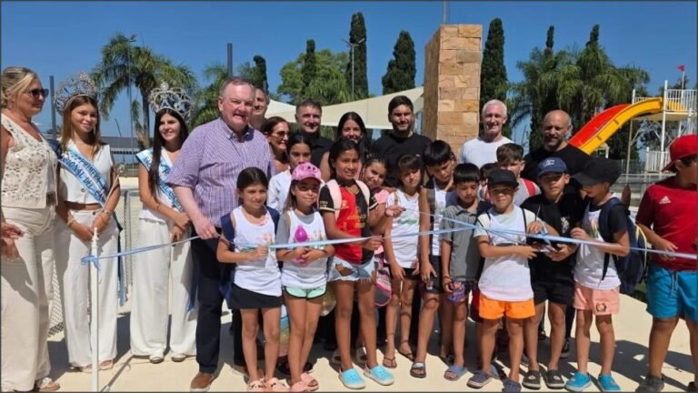 Junto a Pullaro, Michlig inauguró las nuevas instalaciones del natatorio sanguillermino