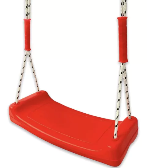 12 hamacas construidas con plásticos reciclados por Escuela Pedro de Vega