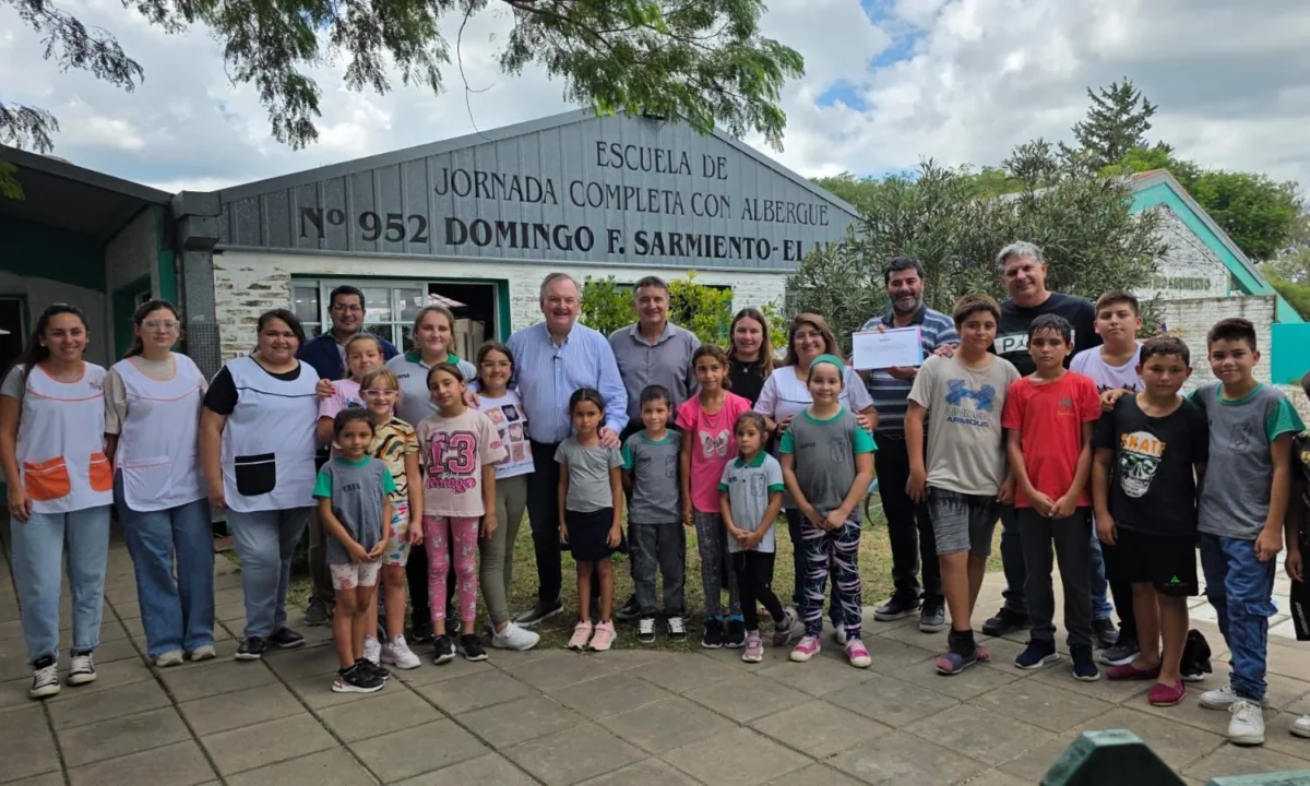En este momento estás viendo Aportes FANI para obras y equipamiento en escuelas de La Cabral y paraje El Lucero