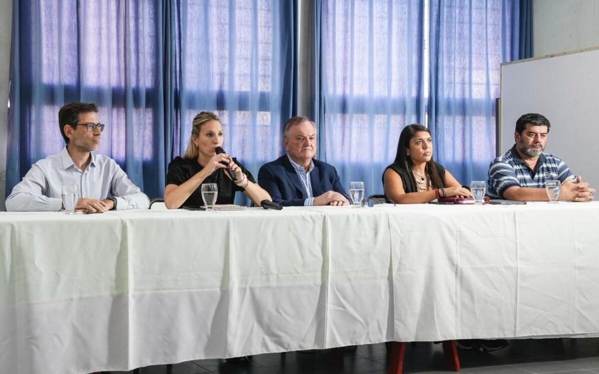 San Cristóbal: Provincia asiste a familias y refuerza la contención en las escuelas