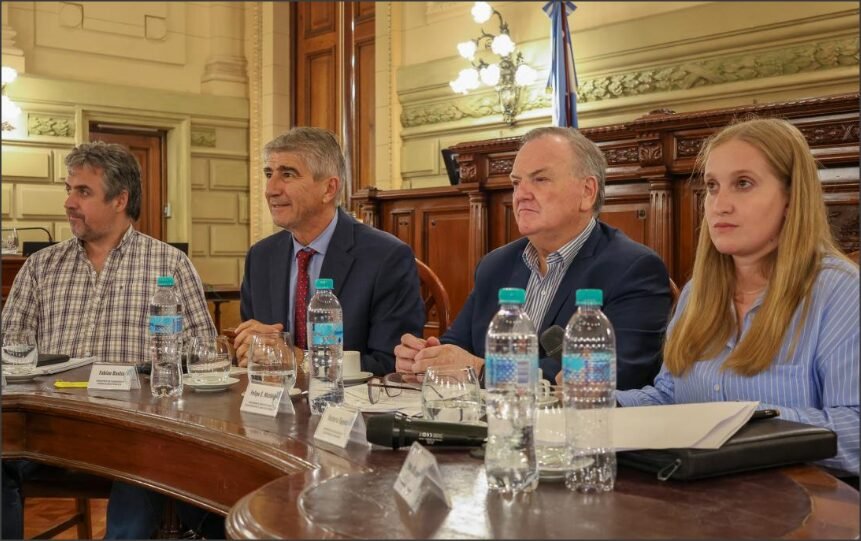 En este momento estás viendo Senadores recibieron a ministros para evaluar 3 proyectos de ley