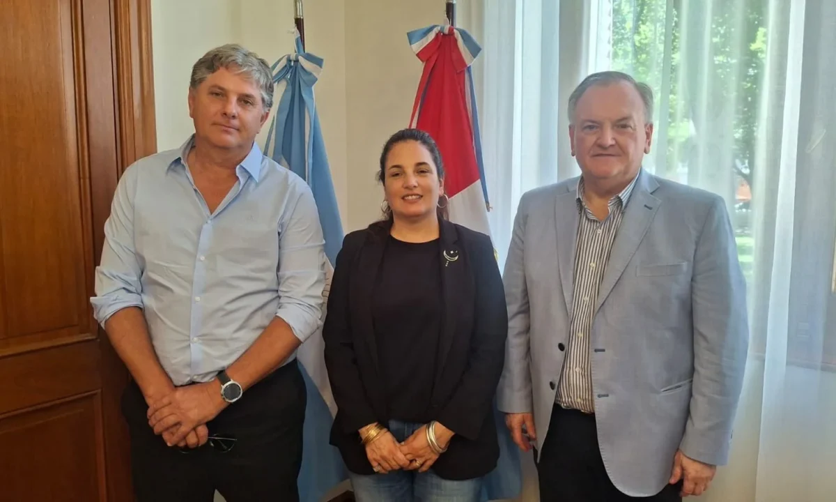 En este momento estás viendo El senador Felipe Michlig recibió a los Presidentes Comunales de Aguará Grande y de Las Palmeras